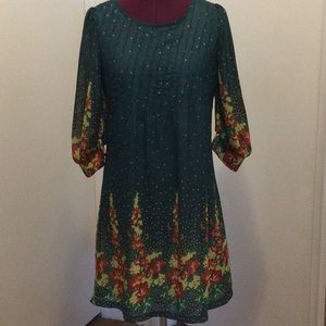 Loose fitting green/print dress
